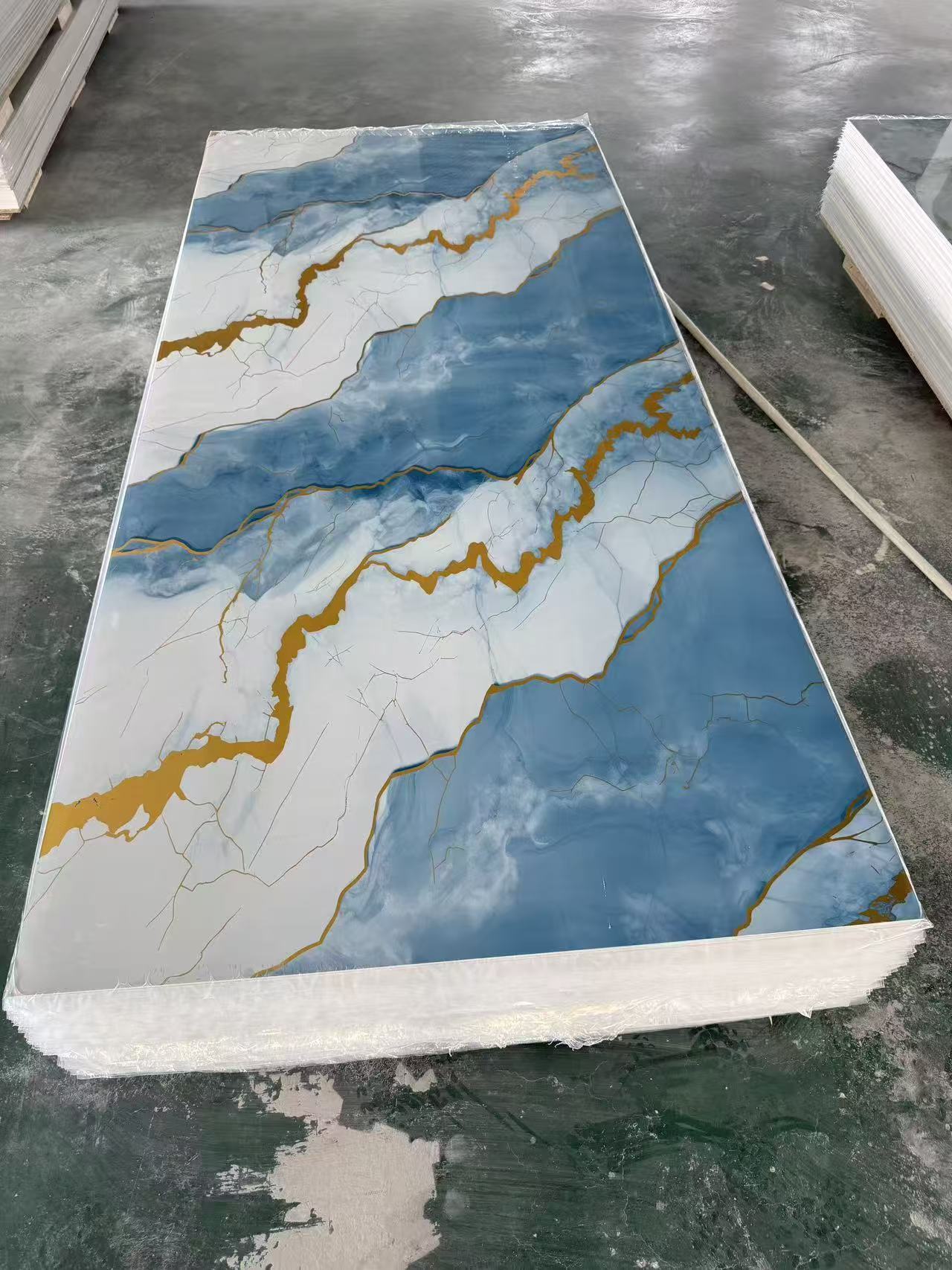 Iridescent Gilded SPC wall panel with color-shifting metallic finish